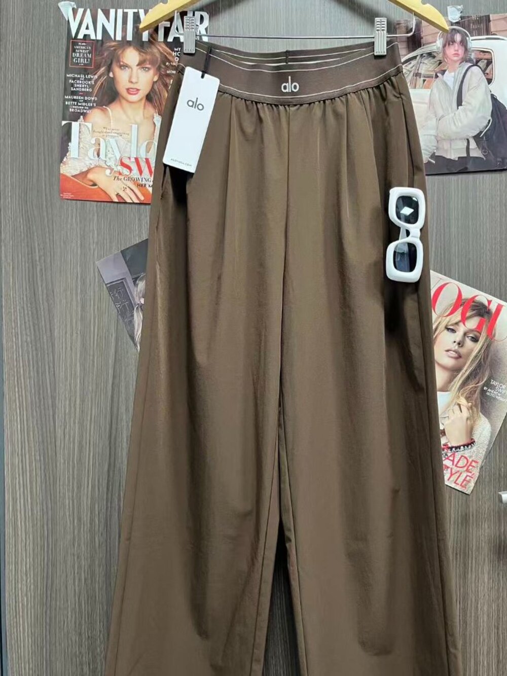 ALO Yoga Suit Up Trouser Coffee Brown (Regular) 🛒 The wildly popular - Picture 2 of 10